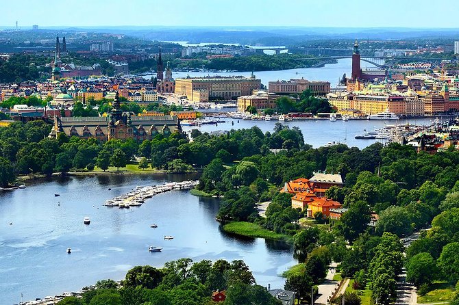 Private full day VIP city tour by limousine car in Stockholm - A limousine tour built for one busy day