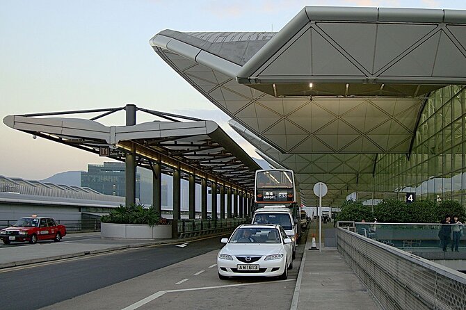 Private Transfer From Gothenburg Landvetter Airport to Gothenburg Hotels - Communication before and after landing