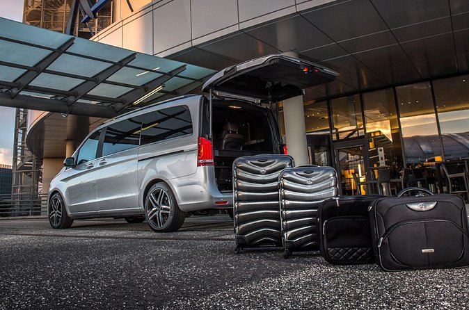 Private Transfer From Gothenburg Landvetter Airport to Gothenburg Hotels - Booking, cancellation, and practical checks