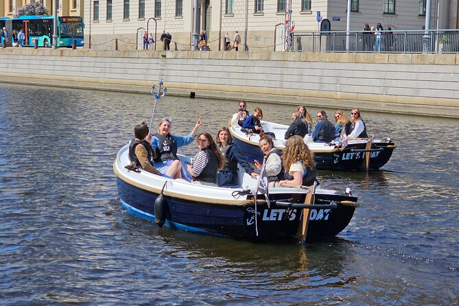 Self Drive Electric Boat in the Canals - What makes this boat trip worth considering