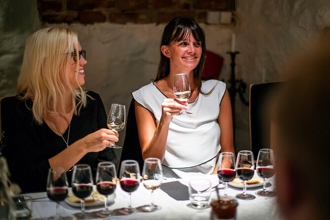 Shared Wine Tasting Experience in Gamla Stan Stockholm - How the tasting is meant to work