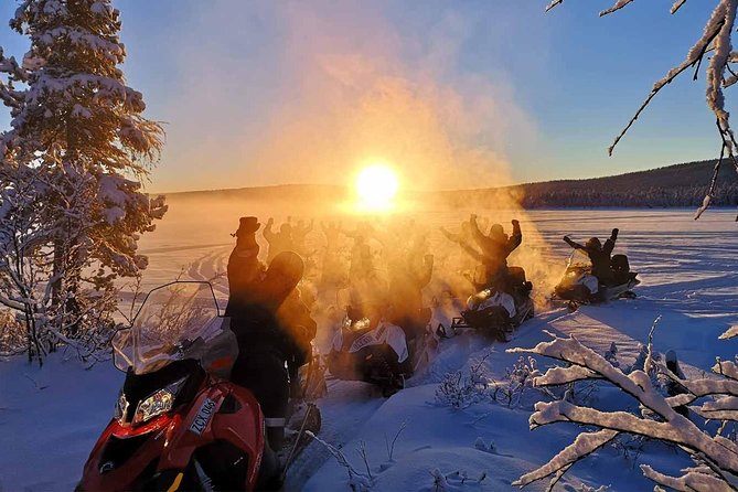 Snowmobile Arctic Adventure - Learning to handle a two-person snowmobile