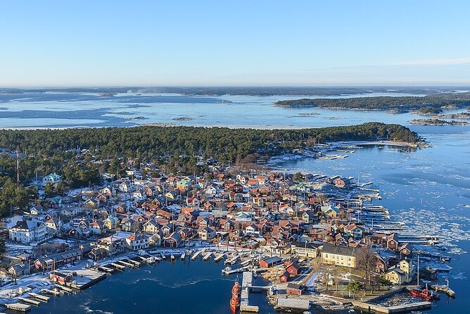 Stockholm: 2 Hour Guided Archipelago Tour - Skurusundet and the Quieter Shoreline