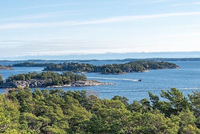 Stockholm: 2 Hour Guided Archipelago Tour - Boat Comfort, Seating, and Onboard Services