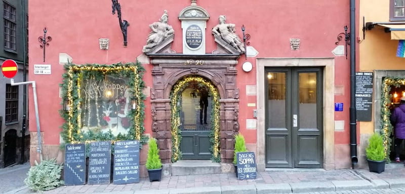 Stockholm: A Beauty On The Water - Old Town Walk & Boat Trip - Stortorget, Stockholm Cathedral, and the Royal Palace