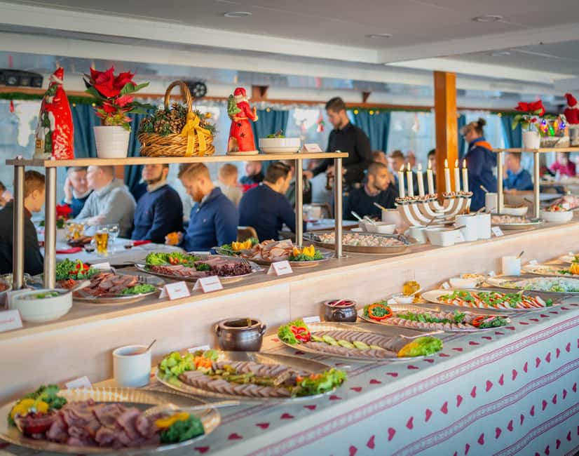 Stockholm: All-You-Can-Eat Christmas Buffet Cruise Livemusic - Why this Christmas cruise feels different from a restaurant meal