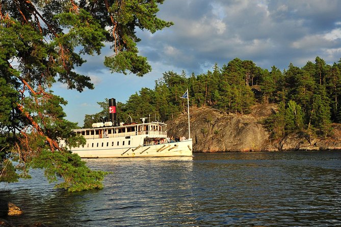 Stockholm Archipelago Cruise with Guide - From Strandvägen into the Stockholm canals