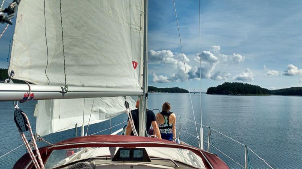 Stockholm: Archipelago Sailing Adventure with Island Chill - Lunch in a sheltered nature harbor