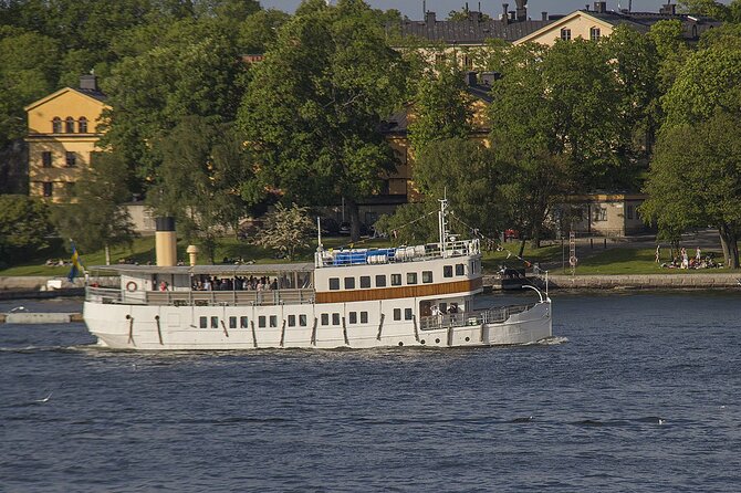 Stockholm: Archipelago Summer Tour with live guide - What the onboard experience is like