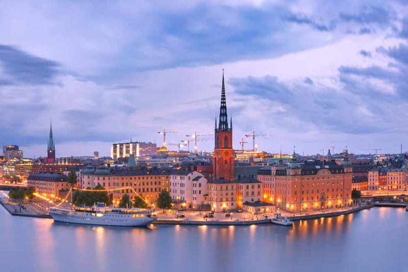 Stockholm: Christmas Market Magic Walking Tour with a Local - What this one-hour Stockholm walk really offers