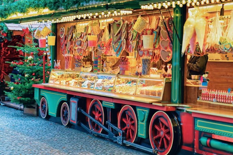 Stockholm: Christmas Market Magic Walking Tour with a Local - Stories from a local guide