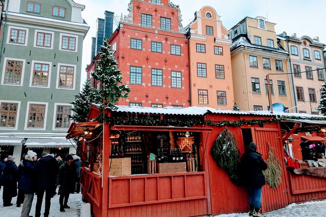 Stockholm Christmas Tour and Food Tasting Experience - Mulled wine and gingerbread in Kungsträdgården