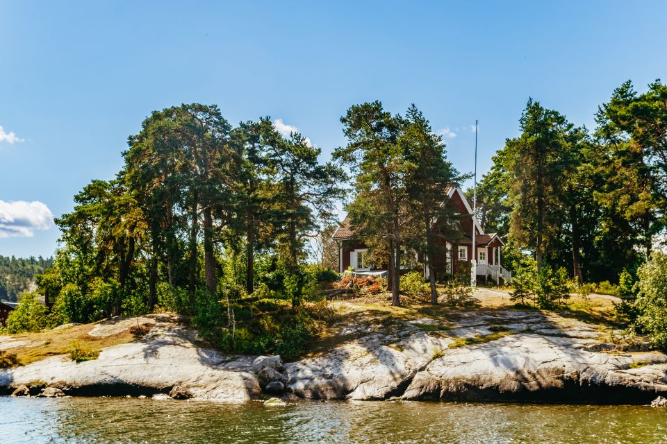 Stockholm: City Archipelago Sightseeing Cruise with Guide - What happens during the 1.5-hour cruise
