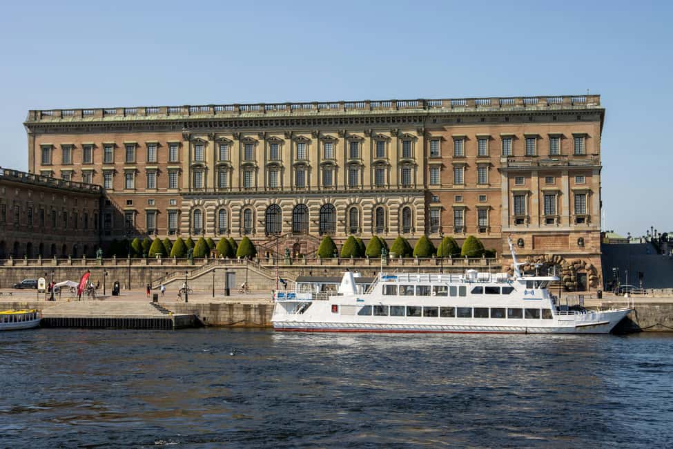 Stockholm City Center: Seaside Skeppsholmen Guided Tour - The optional fika stop and what it adds