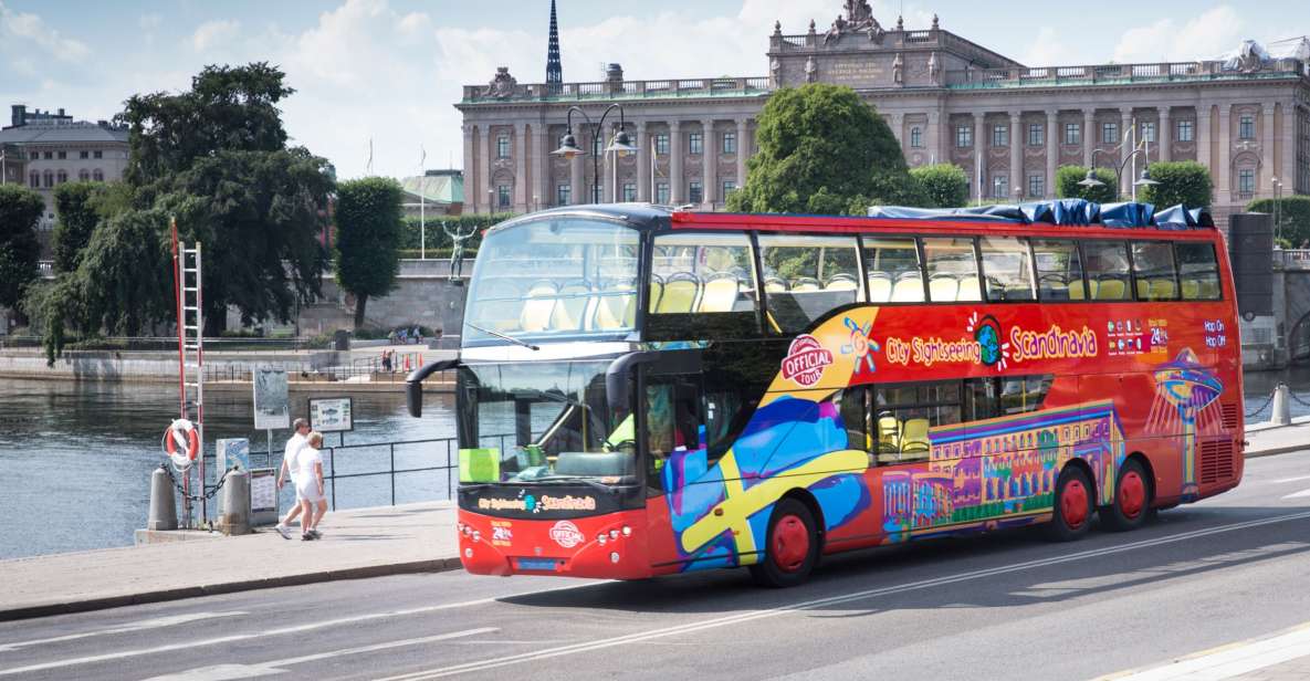 Stockholm: City Sightseeing Hop-On Hop-Off Bus Tour - Finding the right red and green bus
