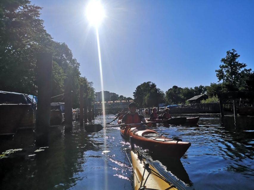 Stockholm: Daytime Kayak Tour in Stockholm City - Guide Quality and Group Size