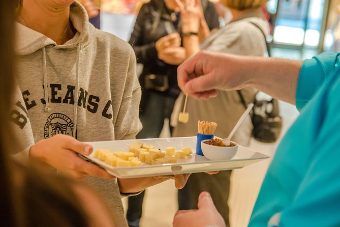 Stockholm: Food Tour - Starting at Östermalms Saluhall