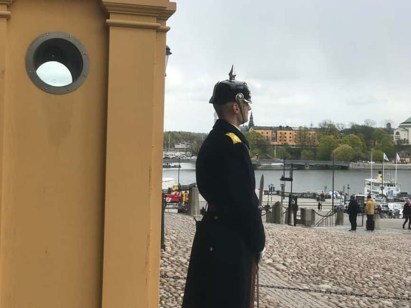 Stockholm: Full-Day Guided Sightseeing Tour with Lunch - Lunch between the royal stops