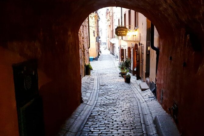 Stockholm Ghost Hunt: Self-Guided Tour and Puzzle Adventure - Storkyrkobrinken and the old streets