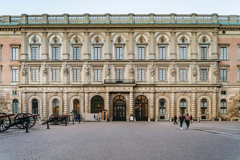 Stockholm: Ghost Walk and Historical Tour - Lantern light and the after-hours mood