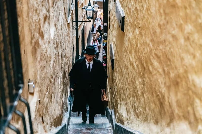 Stockholm: Ghost Walk and Historical Tour - The guides make or break the experience