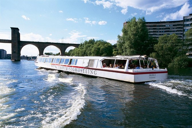 Stockholm: Highlights Boat Tour - Passing the inner city and medieval Gamla Stan