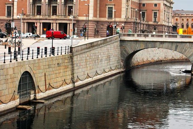Stockholm: Highlights Boat Tour - Boarding at Strömkajen and choosing your seat