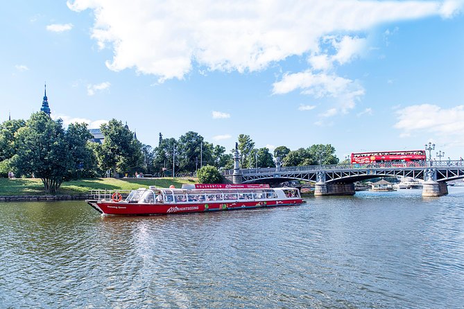 Stockholm Hop-On Hop-Off Bus & Boat Options - City Hall and the western loop