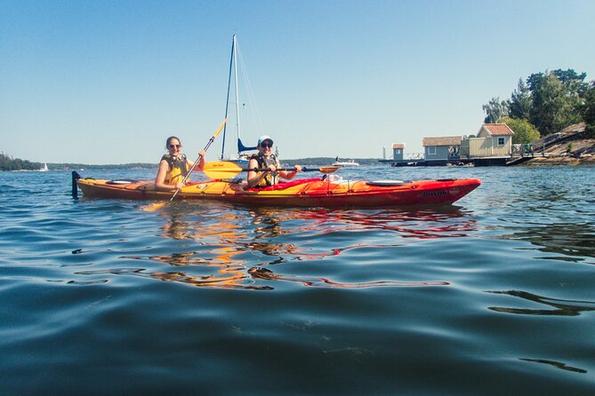 Stockholm: Kayaking tour around Vaxholm Archipelago with Fika - How hard is the kayaking?