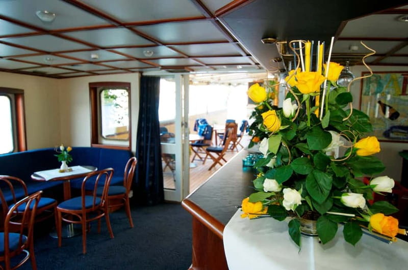 Stockholm: Midsummer Archipelago Boat Tour Live Guide - Food, Swedish snacks, and time on board