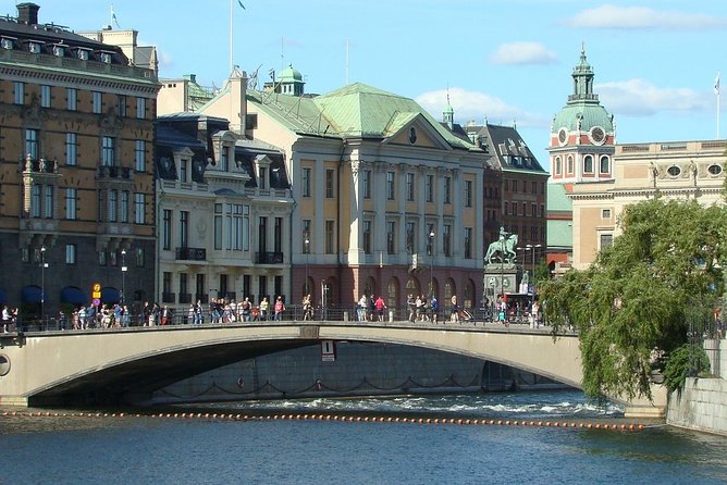 Stockholm: Modern City and Old Town, a Small Group Walking Tour - Kulturhuset and modern Swedish culture