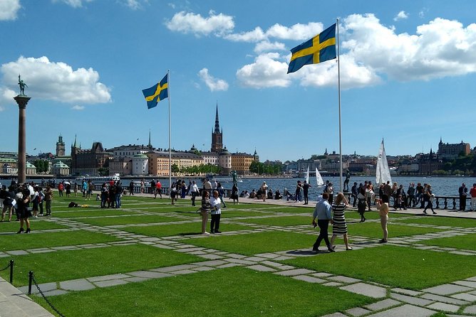Stockholm: Modern City and Old Town, a Small Group Walking Tour - The Royal Palace, Karl XII, and a different Swedish future