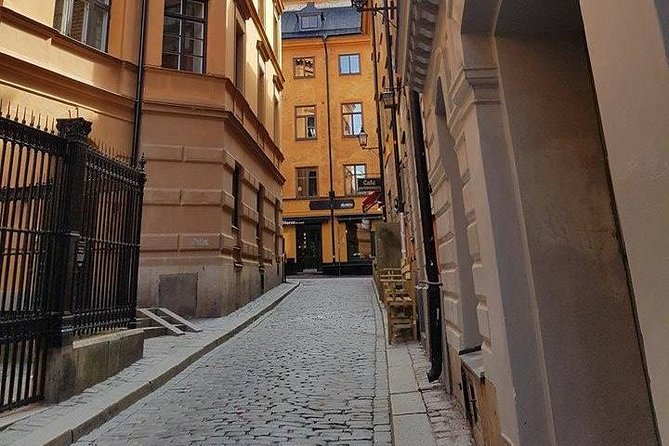 Stockholm Old Town 2h Private Walking Tour - Private local guide - What the $380.90 price really means
