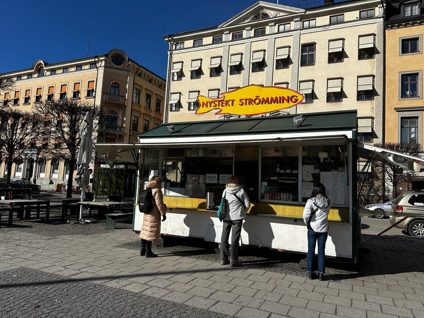 Stockholm: Old Town Food Tour of 7 Locals Favorites Tastings - Princess Cake and the tour’s sweet finish