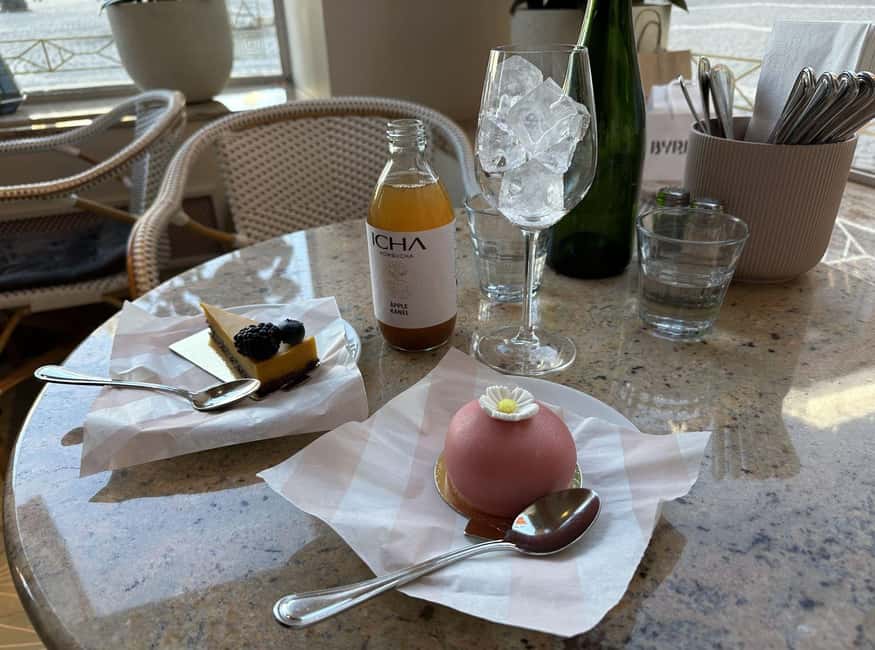 Stockholm: Old Town Food Tour of 7 Locals Favorites Tastings - How much food do you really get?