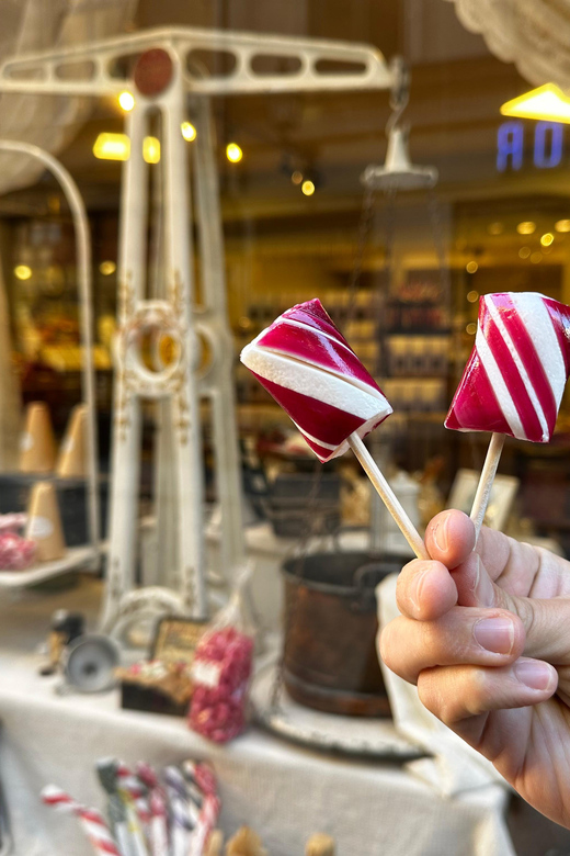 Stockholm: Old Town Food Tour of 7 Locals Favorites Tastings - The guides make or break the experience