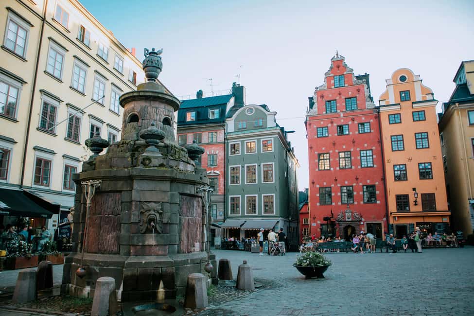 Stockholm: Old Town Gamla Stan Guided Walking Tour - Starting Between Government Buildings and Bridges
