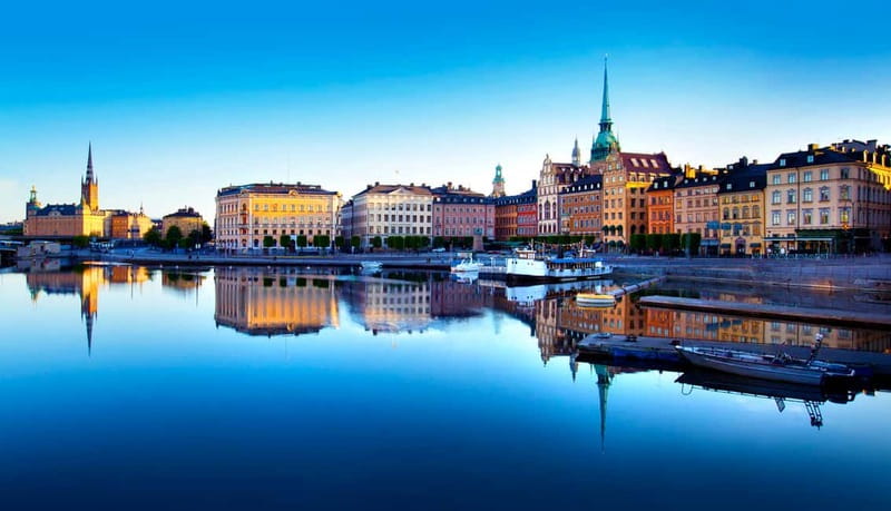 Stockholm: Old Town Historical Walking Tour, small group - The narrowest street and the old marketplace