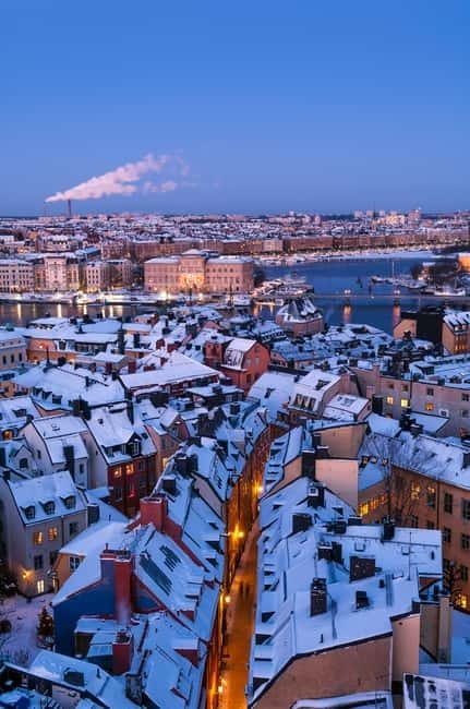 Stockholm: Old Town Historical Walking Tour, small group - Shopping streets, St. George, and medieval drama