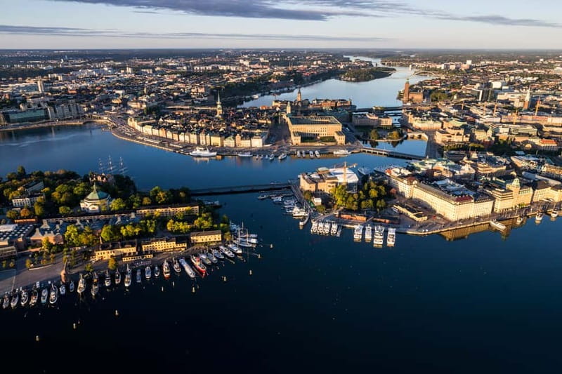 Stockholm: Old Town Historical Walking Tour, small group - The Royal Palace and Sweden’s kings and queens