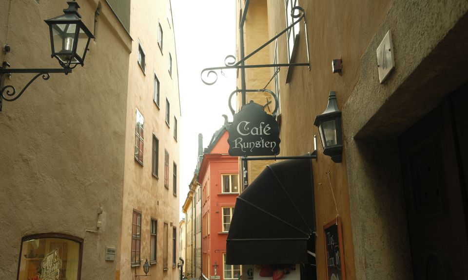 Stockholm: Old Town Self-Guided Tour Learn and solve Puzzles - One to two hours in Gamla Stan