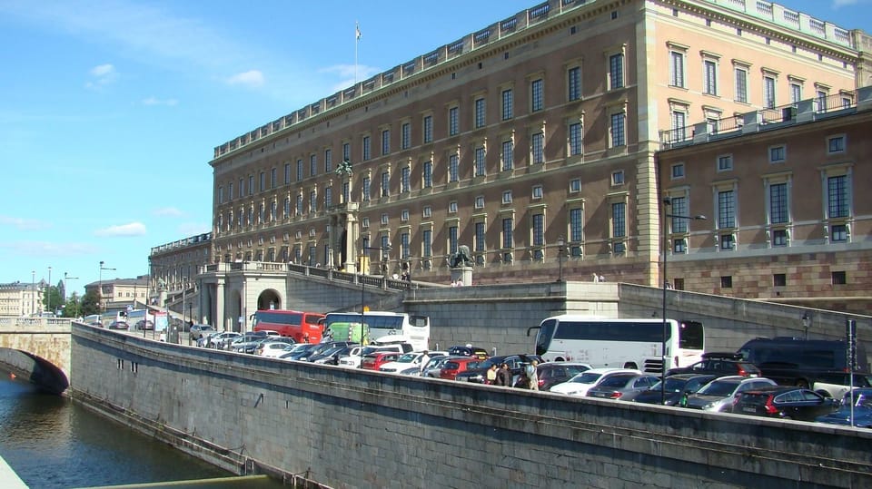 Stockholm: Old Town Walking Tour and the Vasa Museum - Meeting the Vasa, a warship recovered after 333 years