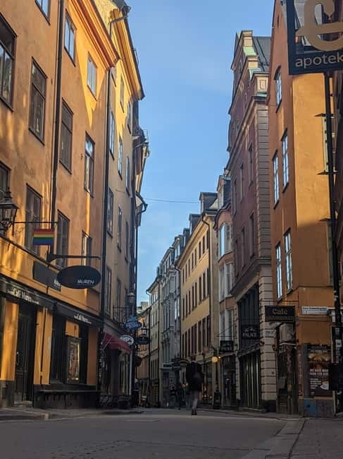 Stockholm Old Town Walking Tour: History & local Insights - The House of Nobility and Stockholm’s old power