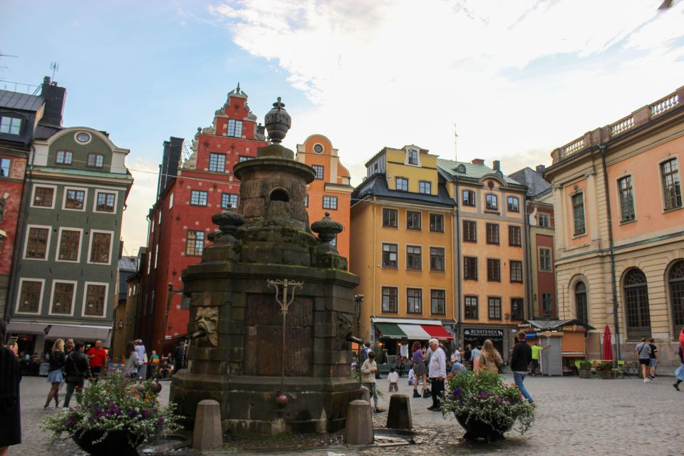 Stockholm: Personalized Guided Tour for Families - Gamla Stan: medieval streets with a family twist