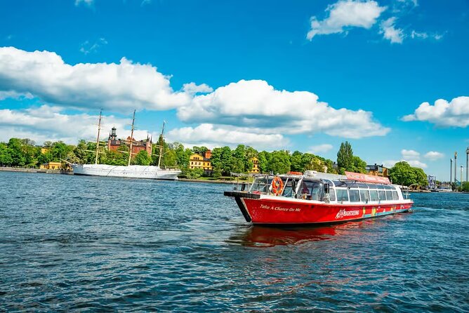 Stockholm Pizza Cruise - Explore Stockholm's Waterways - The hand sculpture rising from the water