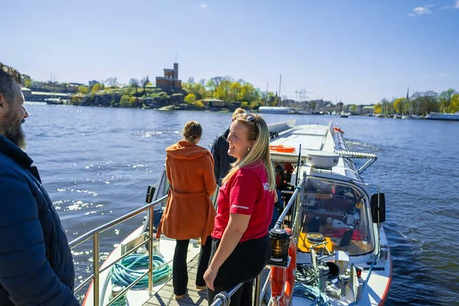 Stockholm Pizza Cruise - Explore Stockholm's Waterways - Elegant boulevards and yachts near Strandvägen