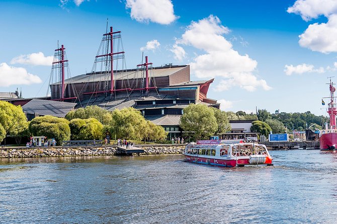 Stockholm Royal Bridges and City Centre Cruise - Boat comfort, audio, and onboard facilities