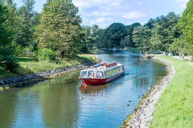 Stockholm: Royal Bridges & Canal Boat Tour with Audio Guide - The audio guide: useful, but not always reliable
