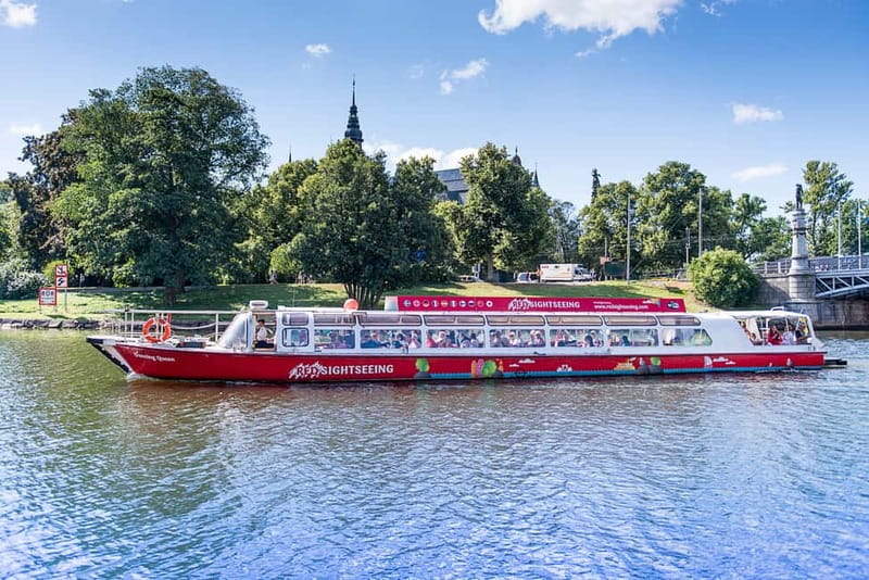 Stockholm: Royal Bridges & Canal Boat Tour with Audio Guide - Coffee, cake, and the fika question