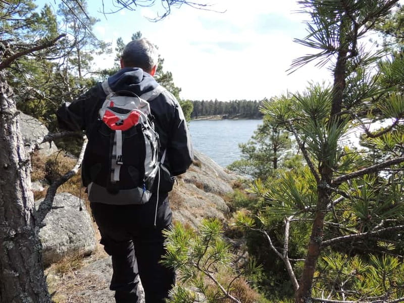 Stockholm: Self-Guided hiking in beautiful nature - Collecting your kit at the Adventure Café